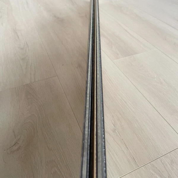 Piso Flotante Melamínico Waterproof AF2052 12mm con manta