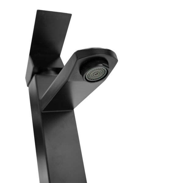 Grifería Canilla Estrasburgo Negra BM004