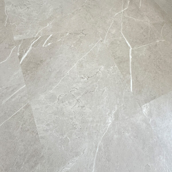 Piso Vinílico SPC Click Marfil SP030 5mm con manta