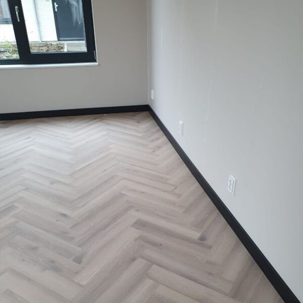 Varilla Zócalo Resistente al Agua Top Round Negro Azabache 14mm x 75mm x 2400mm