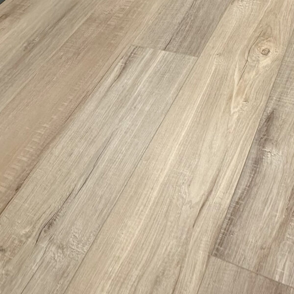 Piso Vinílico SPC Click Roble Brandy SP033 5mm con manta