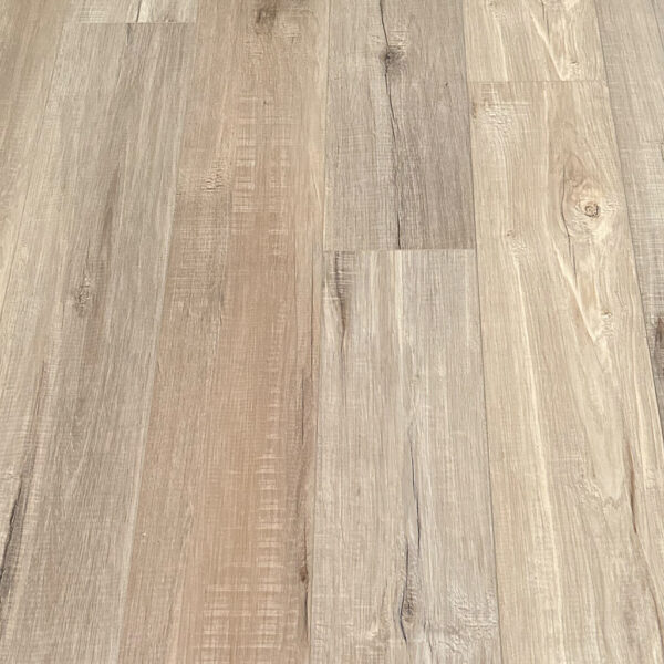 Piso Vinílico SPC Click Roble Brandy SP033 5mm con manta