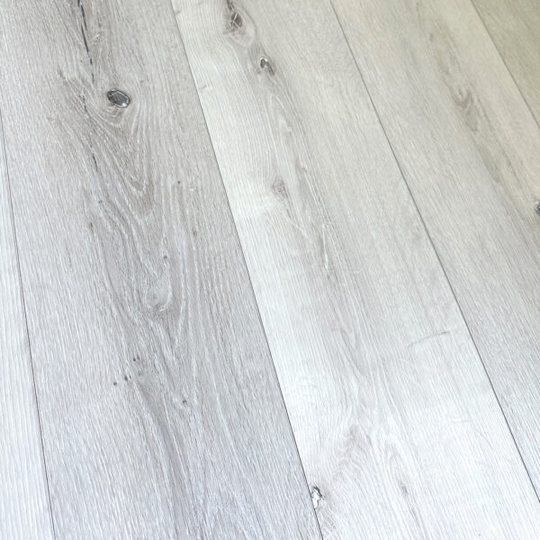 Piso Vinílico SPC Click Roble Fox SP001 5 mm con manta