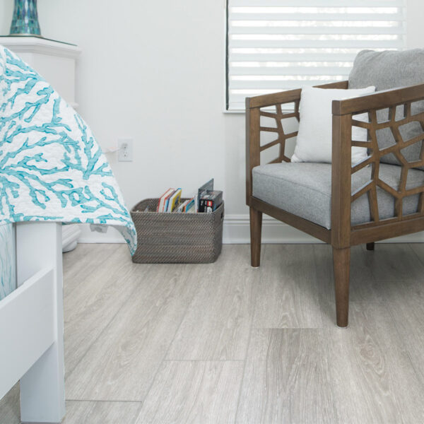 Piso Vinílico SPC Click Roble Varenna SP015 5mm con manta