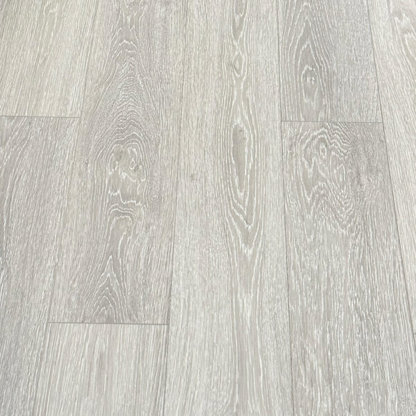 Piso Vinílico SPC Click Roble Varenna SP015 5mm con manta