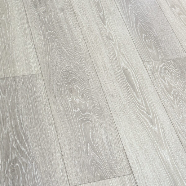 Piso Vinílico SPC Click Roble Varenna SP015 5mm con manta