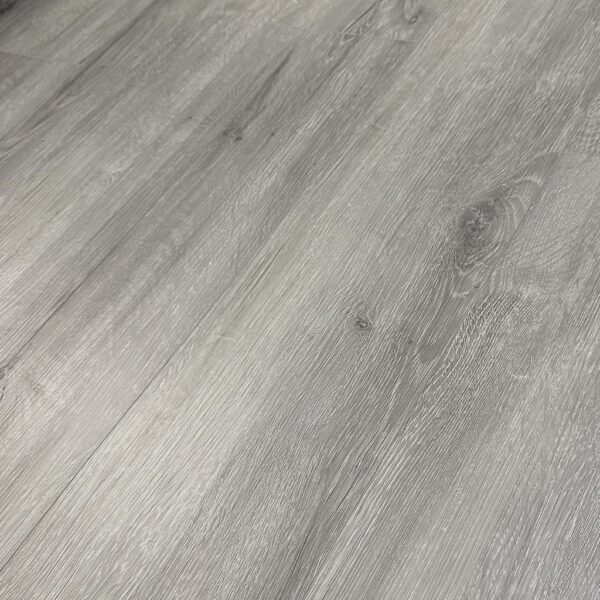 Piso Vinílico SPC Click Silver SP006 5mm con manta